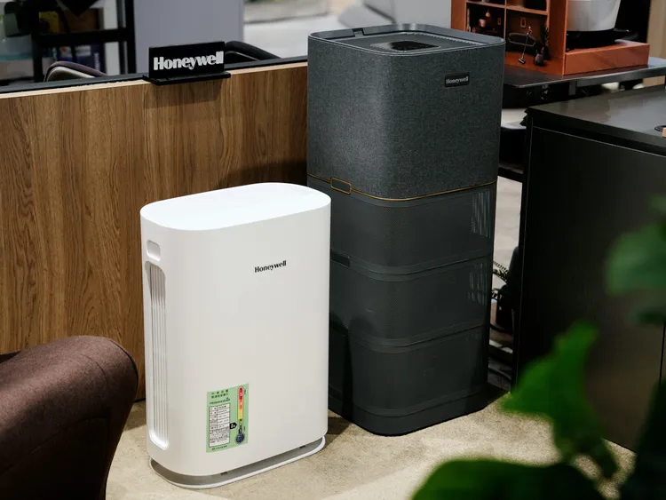 Honeywell雙機防護組適合新家客廳與主臥分開配置。業者提供