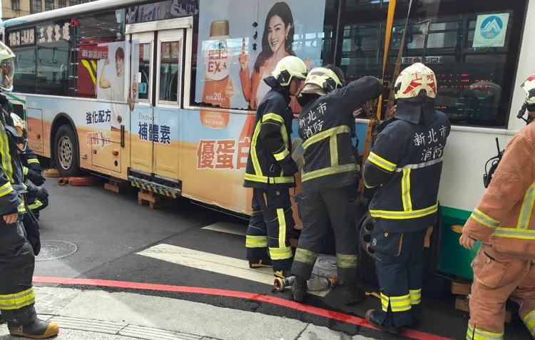 樹林路口公車撞行人，駕駛酒測值0。翻攝畫面