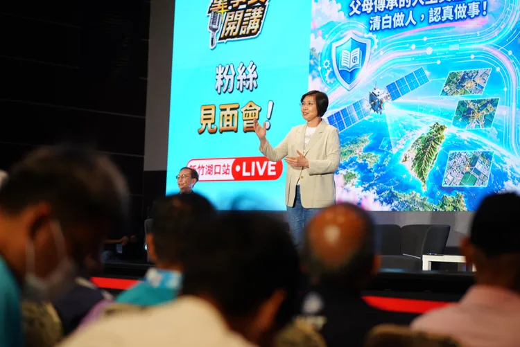 民黨新竹縣長候選人、立委徐欣瑩11日晚間受邀出席「董事長開講」活動。徐欣瑩競選辦公室提供