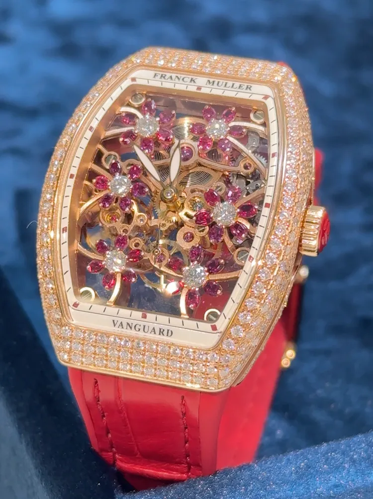 FRANCK MULLER VANGUARD CURVEX CUT FLOWER｜入圍GPHG 2026 Jewellery珠寶錶類別，價格店洽。張家玲攝