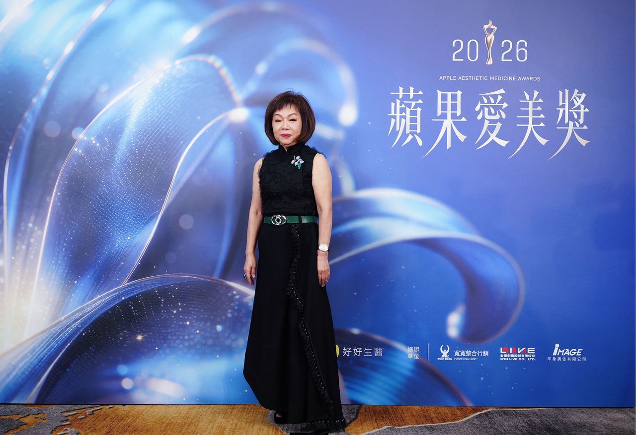 夏姿王太跨海力挺「蘋果愛美獎」台上暖謝醫師:你們很偉大!