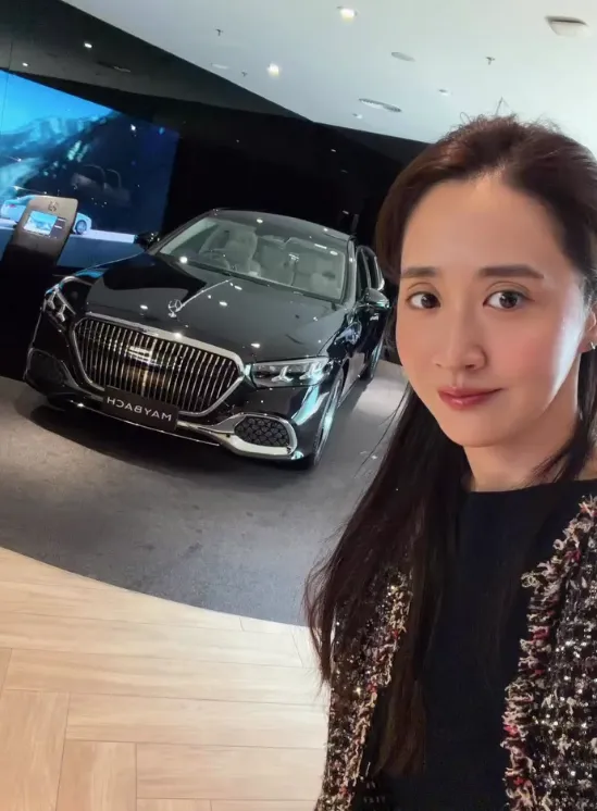 陳曉東老婆王妤嫻與新車合影。翻攝yushian216 IG