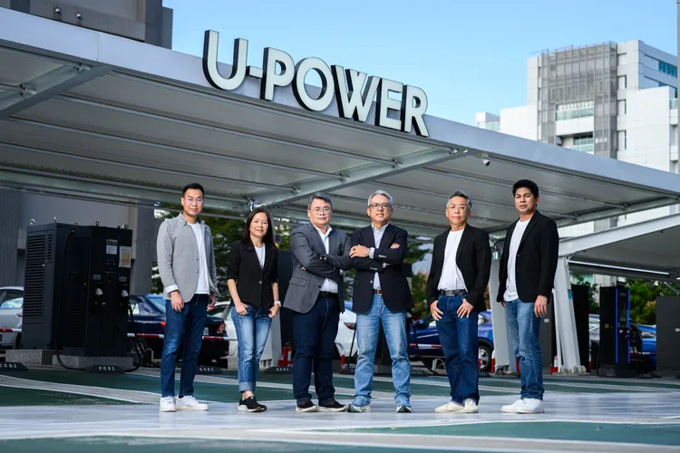 U-POWER 旭電馳科研股份有限公司經營團隊，左起財務處處長許翔復、市場處處長陳允若、總經理陳亮君、董事長陳鵬旭、營運處處長錢韋仲、研發處處長廖俊豪。業者提供