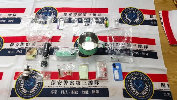 警方查扣毒品與製造工具。翻攝畫面