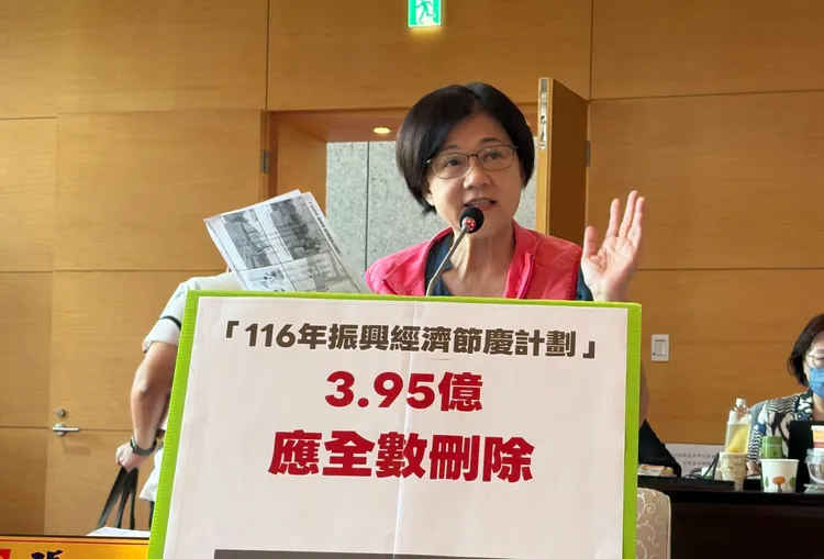 市議員張芬郁說，振興經濟節慶計畫8年累計花費超過22億元，但台中114年失業率還是高於全國平均。民眾提供