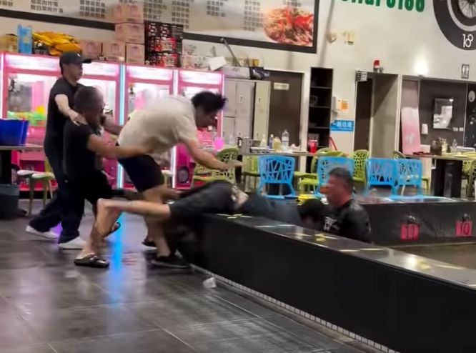 一句「不要抽菸」爆拳腳!林口釣蝦場3男圍毆反被壯男打退 慘摔蝦池成「落湯雞」