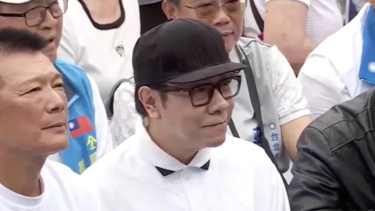 蔡康永也現身蔣萬安競總成立大會。圖取自蔣萬安YT直播