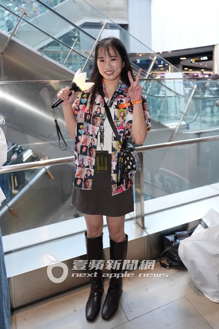 亮亮特地從新竹上來，還帶來T.O.P的玩偶。彭欣偉攝
