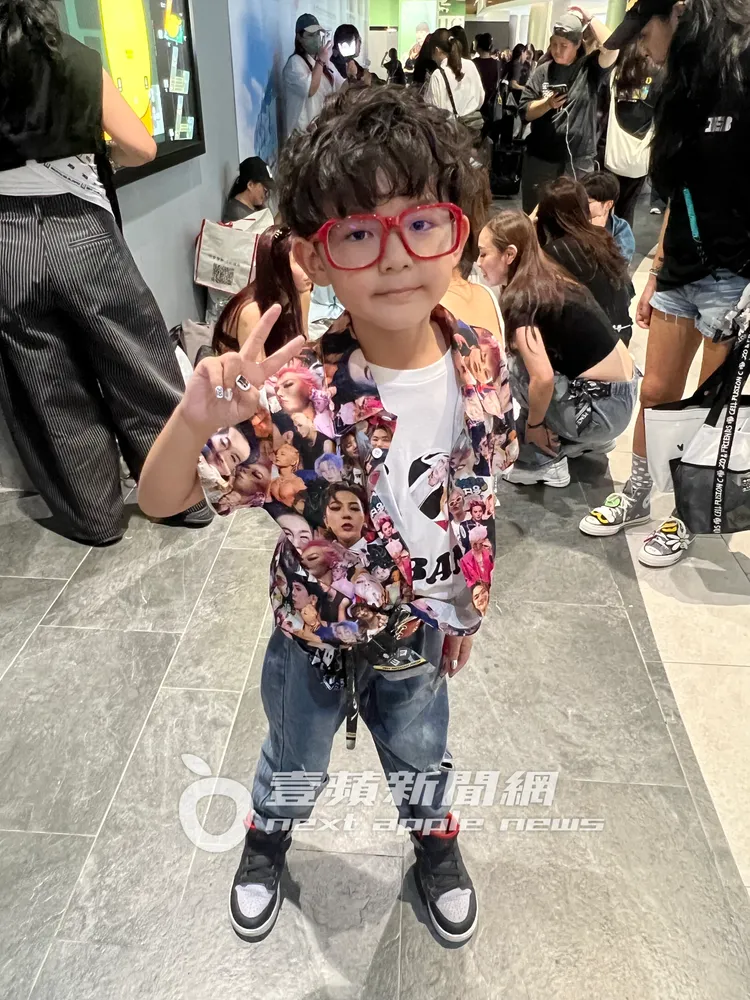 小GD穿著媽媽特製的GD衣服。陳薇安攝