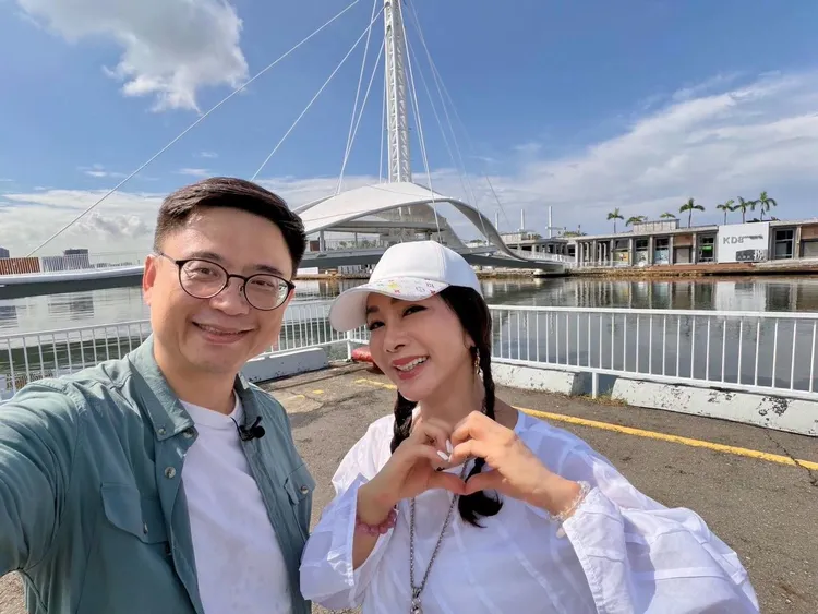 《美鳳有約》到高雄出外景，「在地好朋友」賴瑞隆帶路，走訪亞洲新灣區。取自陳美鳳臉書