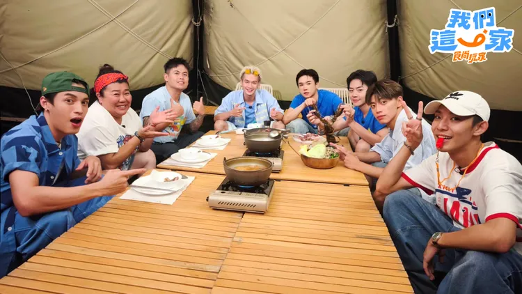 (圖左起)哲言、林美秀、張再興、子翔、祖安、佳辰、文廷、煥鈞。TVBS提供