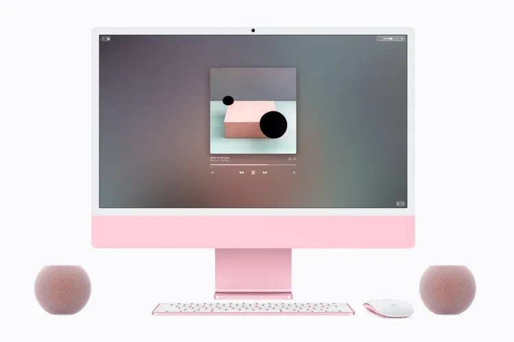 HomePod mini 2可設為Mac的預設喇叭，用於影音播放、遊戲與視訊通話，粉紅色款搭配同色系iMac，打造一致的桌面風格。Apple提供