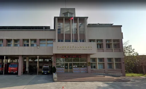 彰化消防員BB槍、拖把虐犬　引爆全網怒火！記過2次並送辦