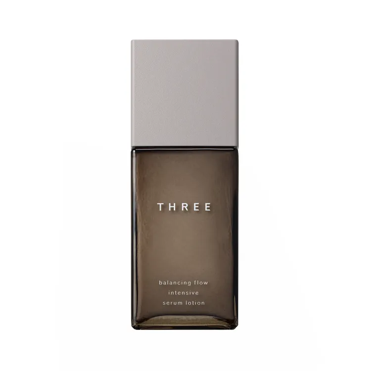 進階緊緻保養線THREE平衡調律肌活精萃露，120ml／2500元、補充裝115ml／2100元。品牌提供
