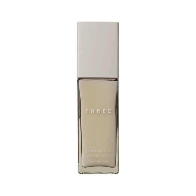 日常油水平衡線THREE平衡調律水凝乳，80ml／2100元、補充裝75ml／1800元。品牌提供