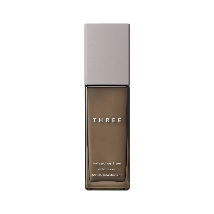 進階緊緻保養線THREE平衡調律肌活精萃乳，80ml／2800元、補充裝75ml／2400元。品牌提供 
