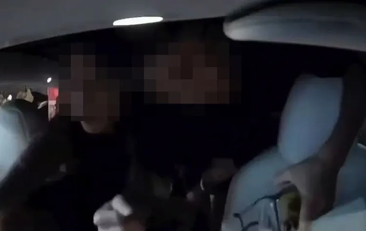 車上開打。翻攝畫面