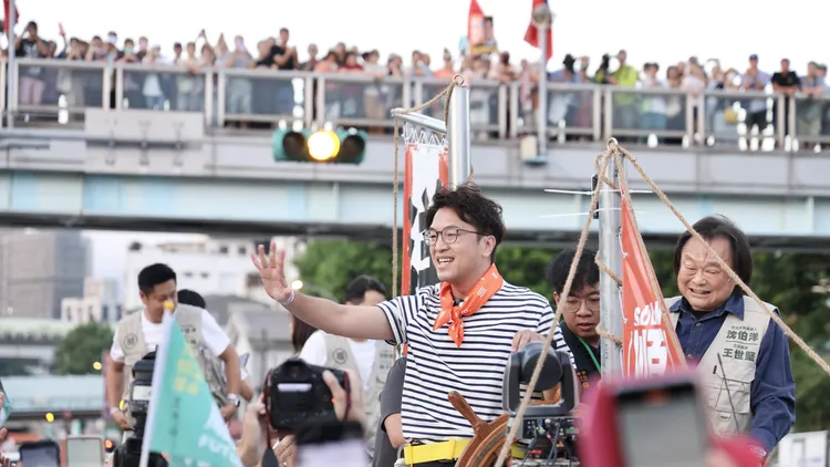 沈伯洋首場車掃吸引大批支持者到場。莊宗達攝