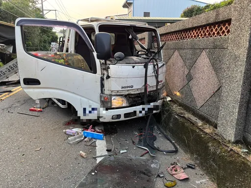 台中「香菇街」死亡車禍！小貨車自撞圍牆　駕駛手掌斷裂慘死