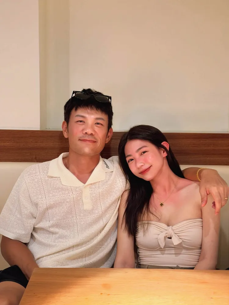 曾智希酒後臉紅依偎老公。翻攝曾智希臉書