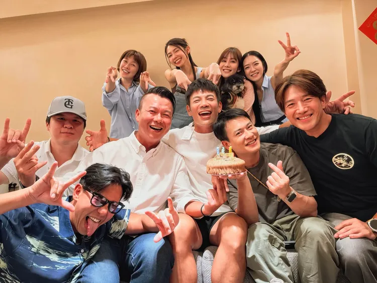 陳志強人緣好，一群友人為他慶生。翻攝曾智希臉書