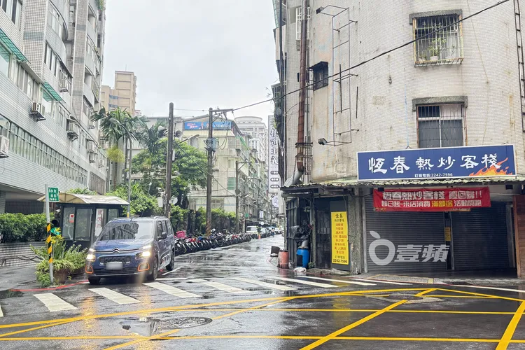 讀者爆料，謝亞彤2個兄弟都住在中和一帶，謝亞彤也曾在這居住過。特勤中心攝