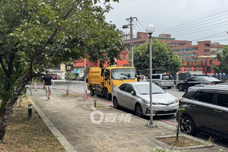 讀者爆料，謝亞彤娘家位於基隆某社區，記者訪查，中庭一群阿公、阿嬤及倒垃圾的鄉親，都說不認識謝亞彤。特勤中心攝