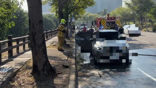 高雄停車格內火燒車！消防急撲滅卻驚見2焦屍