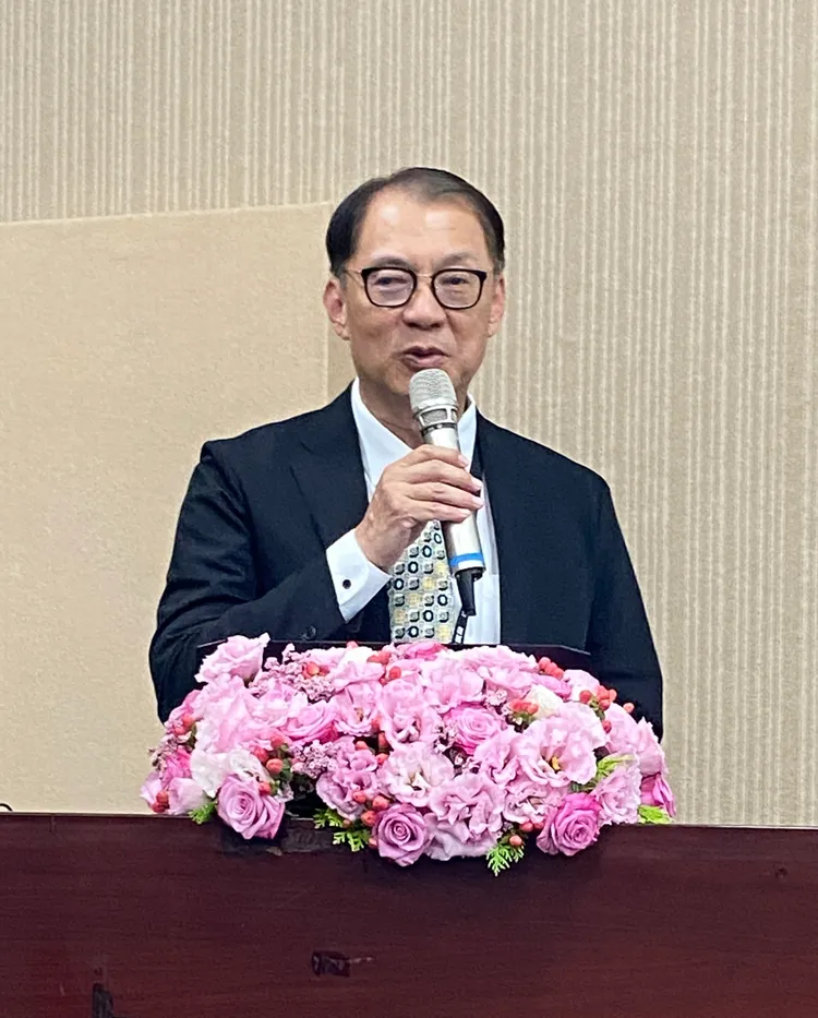 台灣區絲織、絲綢印染公會及產紡協會今舉辦「台灣紡織品新趨勢發表會」。圖為絲織公會理事長郭正沛。絲織公會提供