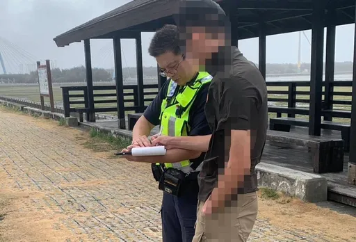 薔琵來襲！高美濕地照觀浪　台中警連開4張勸導單