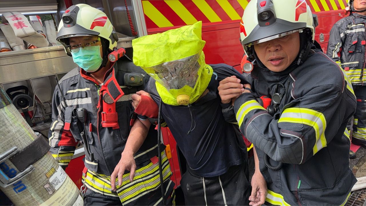 竹北市社區大火 消防局與死神搶命!1人命危送醫恢復心跳
