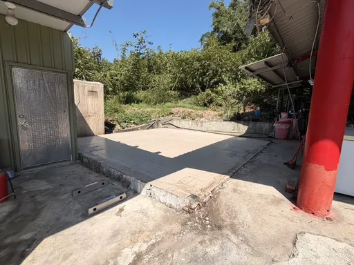 賭場藏身土地公廟旁！警方查獲天九牌賭局　跨機關合作拆違建