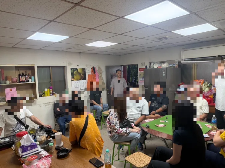 五股鐵皮屋成治安死角，新北公安小組決議拆除。翻攝畫面