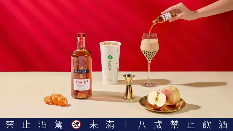 馬爹利VSOP可搭配蘋果汁與蘋果片調成果香調飲。業者提供