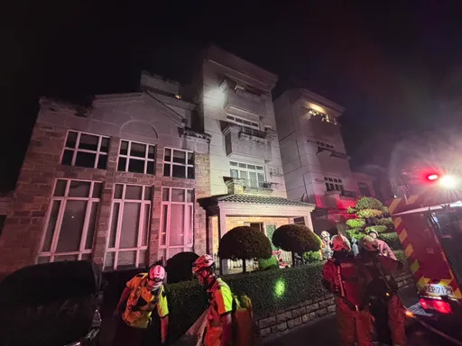 竹市透天厝凌晨惡火！四樓起火竄濃煙　1住戶獲救嗆傷送醫