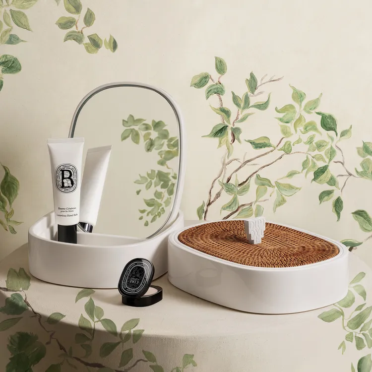 Diptyque橢圓化妝鏡，台北101形象旗艦店限定，1萬2500元。品牌提供