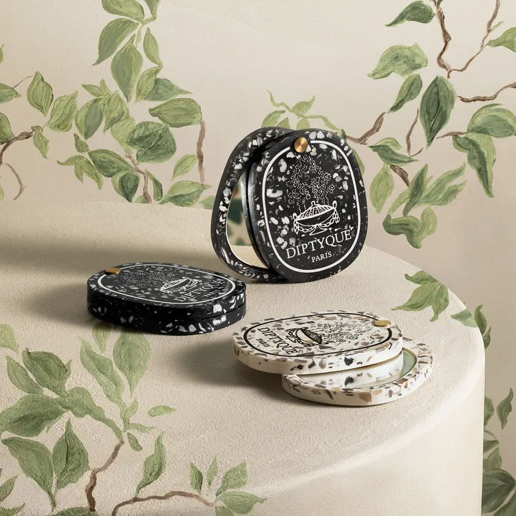 Diptyque貝殼隨身鏡黑，4700元。品牌提供