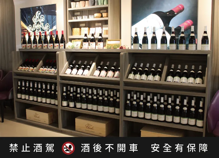 酩洋代理樂花園、亞伯彼修、碧紅三家名莊薄酒萊新酒。業者提供