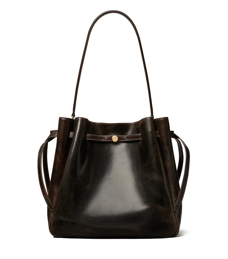 TORY BURCH ROMY大號仿舊水桶包，2萬1900元。品牌提供