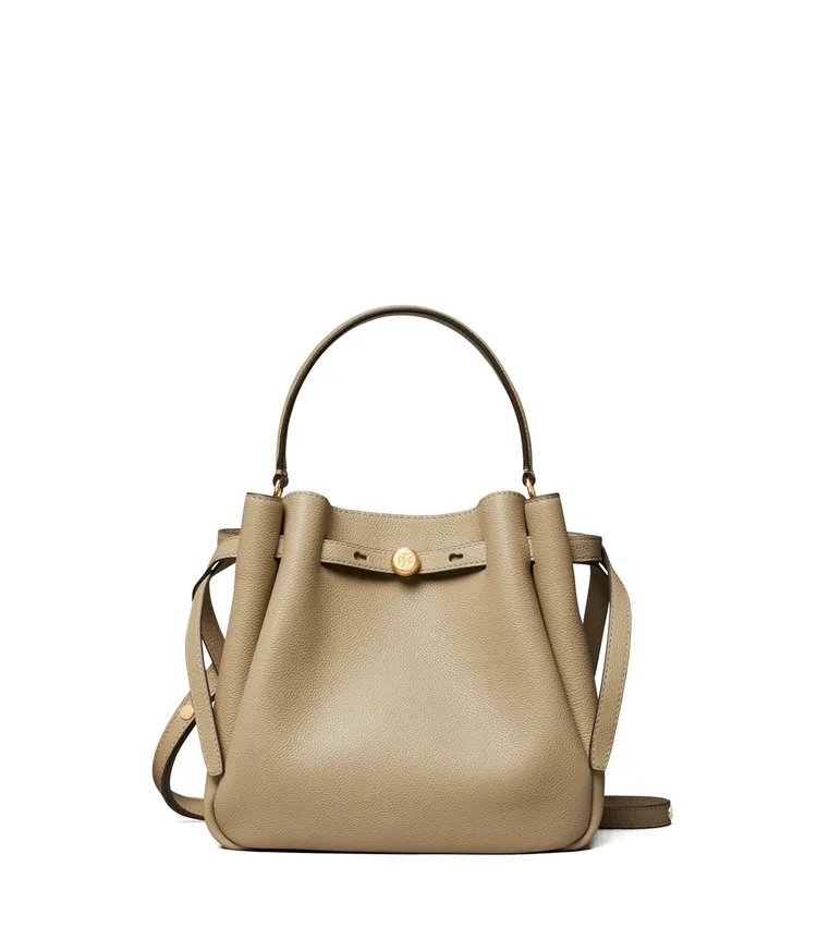 TORY BURCH ROMY水桶包，1萬8900元。品牌提供