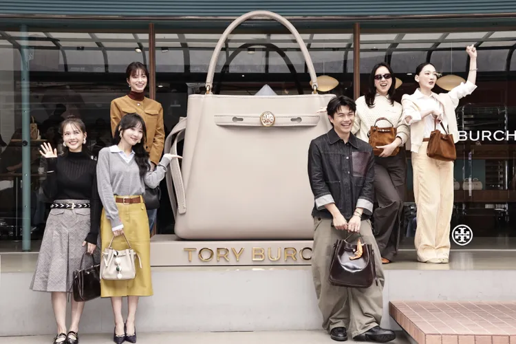 蒲禾菲（上排左起）、Melinda、林映唯、林廷憶、李沐、柯煒林現身TORY BURCH限時烘焙坊。攝影中心攝