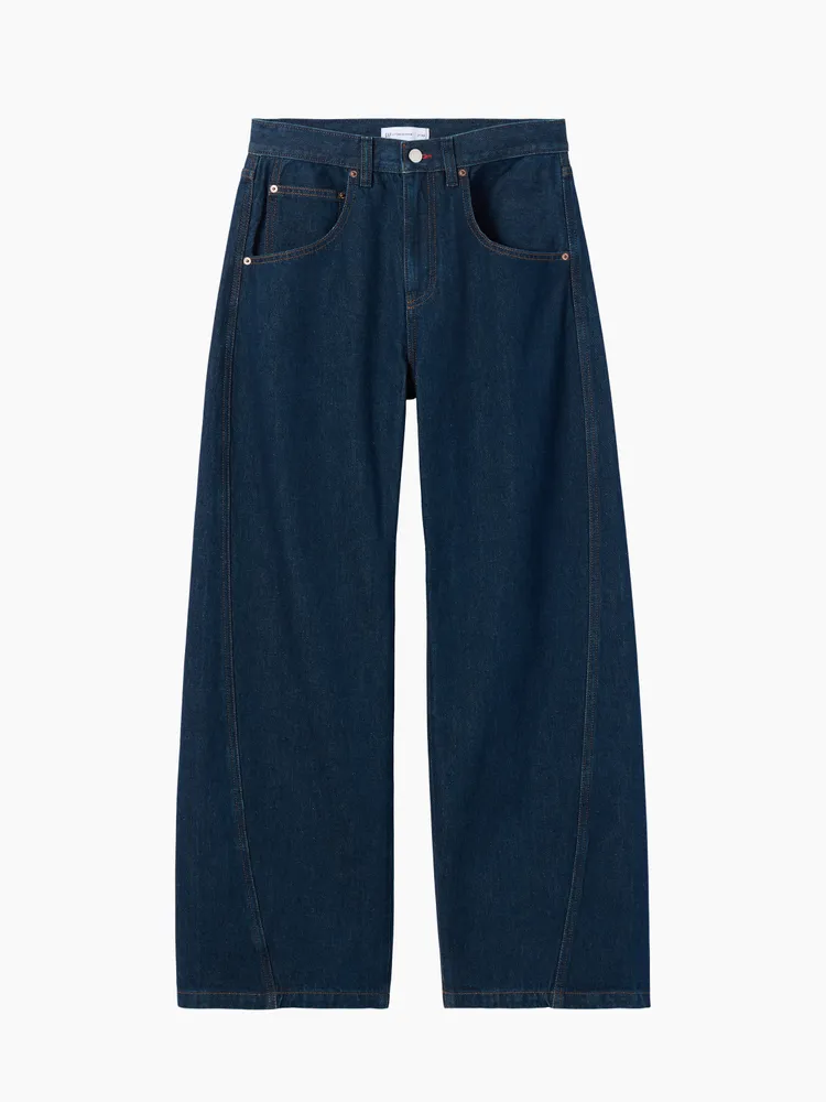 Gap X Victoria Beckham聯名低腰寬鬆牛仔褲，3699元。品牌提供