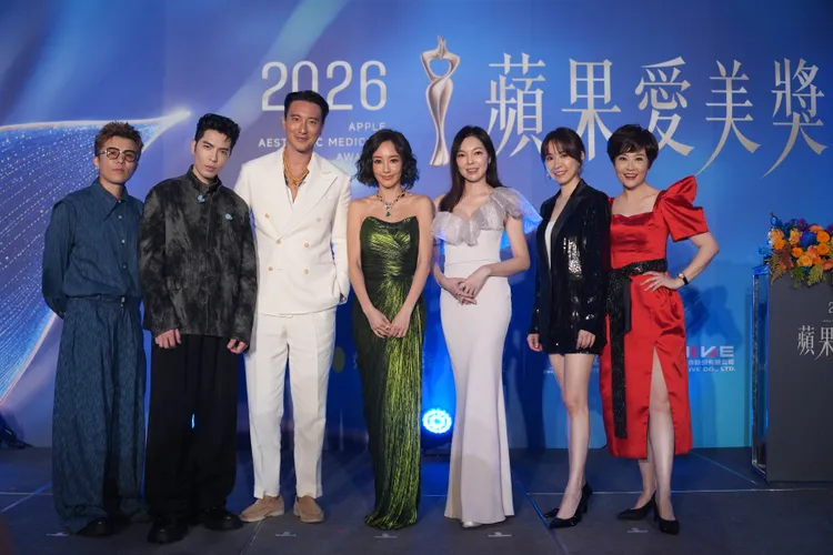 2026蘋果愛美獎頒獎典禮 頒獎嘉賓小宇(左起)、蕭敬騰、王陽明、關穎、鴻海創辦人郭台銘妻子曾馨瑩、蔡依珊、主持人寇乃馨。彭欣偉攝