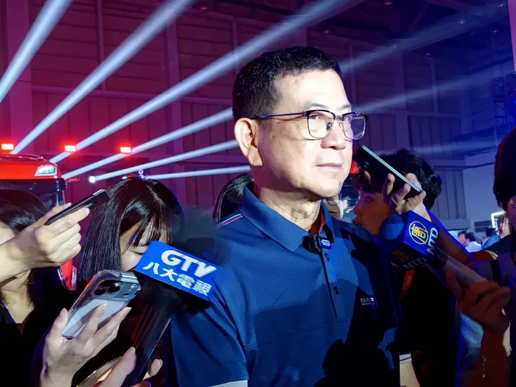 台塑汽車副總鄭有智於發表會後受訪。許麗珍攝