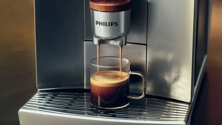 搭載Barista Assistant智慧咖啡師，可依咖啡豆種類與烘焙度自動匹配沖煮參數，並可儲存最多8組個人化風味。業者提供