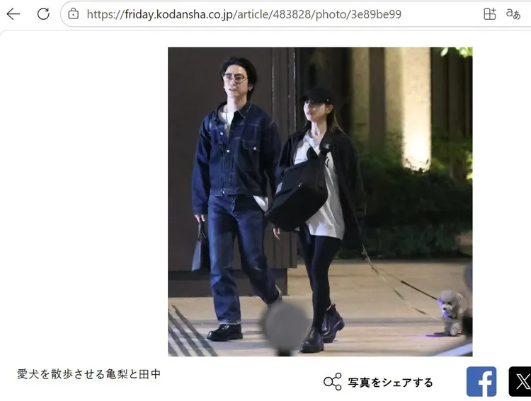 龜梨和也（左）與老婆田中美奈實首次被拍到私下恩愛畫面。翻攝《FRIDAY》