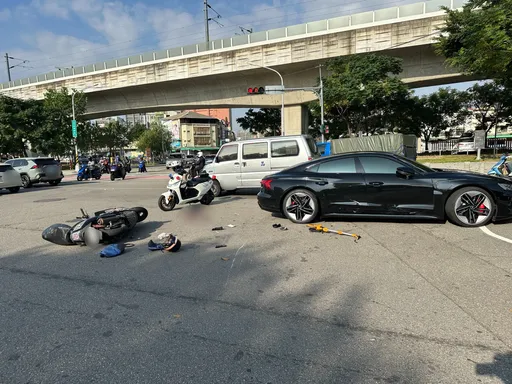 騎車到大隊部開會途中遇車禍　台中消防分隊長命危搶救中