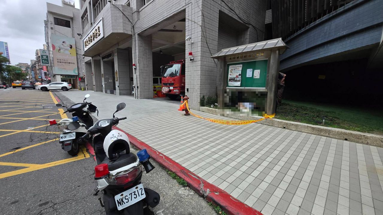 基隆信二停車場驚傳墜樓!男陳屍花圃留一攤血