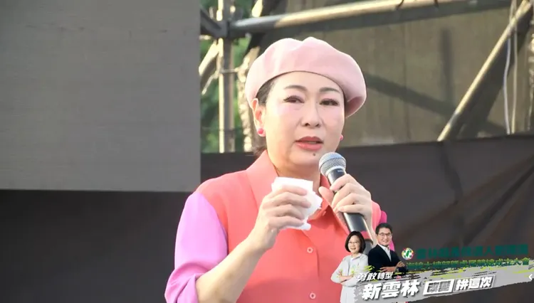 張秀卿談到近況忍不住淚崩，自勉會勇敢面對。翻攝臉書