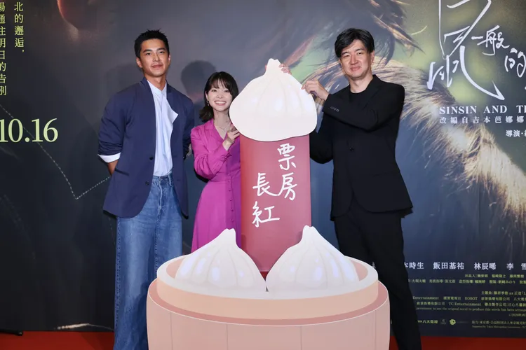 曾敬驊（左起）、岸井雪乃和導演真壁幸紀出席《鼠一般的你》首映會。莊宗達攝